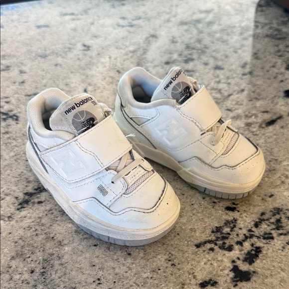 New Balance Toddler Kids White Velcro Sneakers 550 - Picture 1 of 2